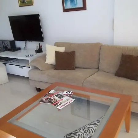 Large Ground Floor 2 Bedrooms American Academy Cy Apartment Larnaca