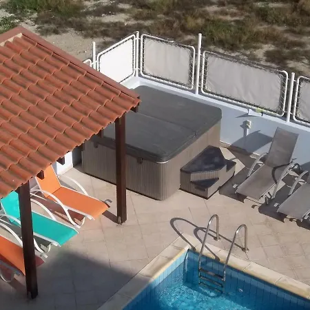 Large Ground Floor 2 Bedrooms American Academy Cy Appartement Larnaca