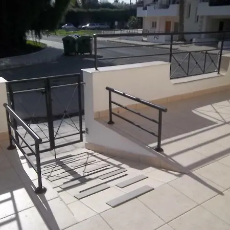 Large Ground Floor 2 Bedrooms American Academy Cy