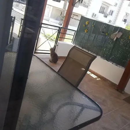 Appartement Large Ground Floor 2 Bedrooms American Academy Cy *