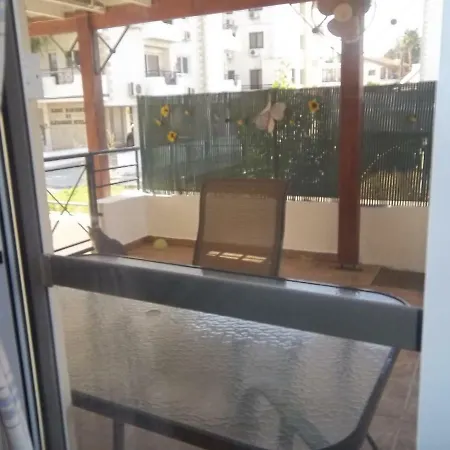Large Ground Floor 2 Bedrooms American Academy Cy *