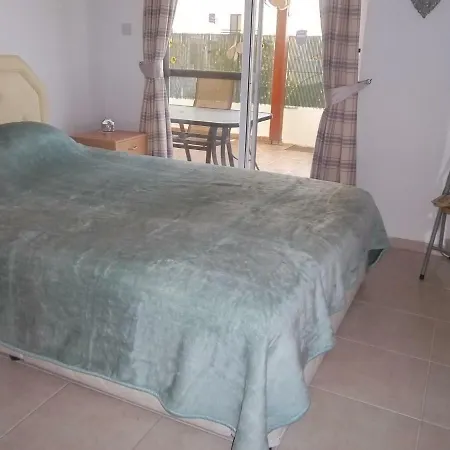 Apartment Large Ground Floor 2 Bedrooms American Academy Cy Larnaca