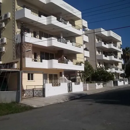 Large Ground Floor 2 Bedrooms American Academy Cy