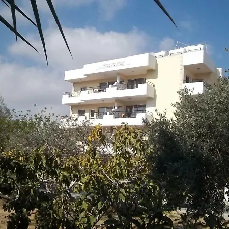 Large Ground Floor 2 Bedrooms American Academy Cy * Larnaca
