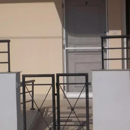 Large Ground Floor 2 Bedrooms American Academy Cy *